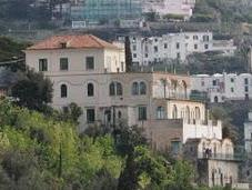 SCUOLA: Sfrattato sulla Costa Amalfi. protesta genitori.