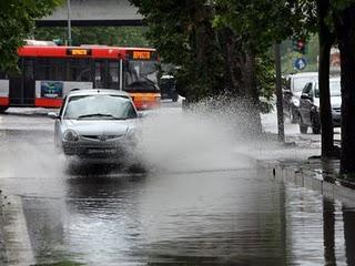 Piogge e temporali. E' allarme in mezza Italia