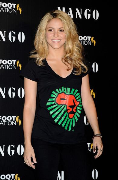 Shakira Disegna le World Cup Charity Tees x l’UNICEF e Mango