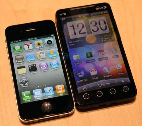 iPhone 4 a confronto con HTC Evo 4G – Foto e Caratteristiche