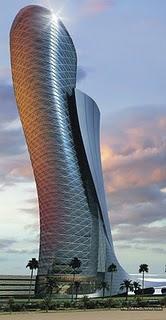 La torre pendente di Abu Dhabi