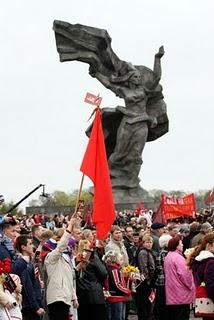 Le bandiere rosse in Uzvaras Parks.