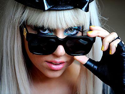 Lady GaGa - Paparazzi live @ MTV VMA 2009