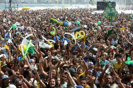 BRASILE, GIOCA NAZIONALE E PAESE SI FERMA, E' CONTO ALLA ROVESCIA - BRAZIL, NATIONAL TEAM PLAYS AND COUNTRY STOPS, COUNTDOWN STARTS