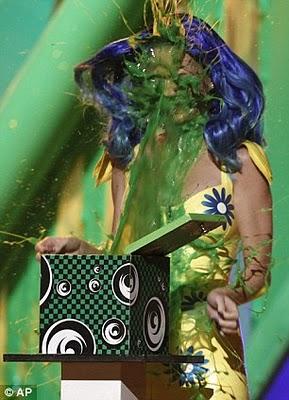 Katy Perry e lo Slimer Verde ..............