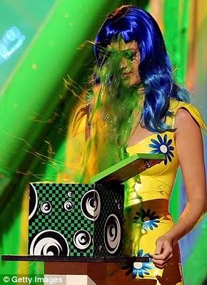 Katy Perry e lo Slimer Verde ..............