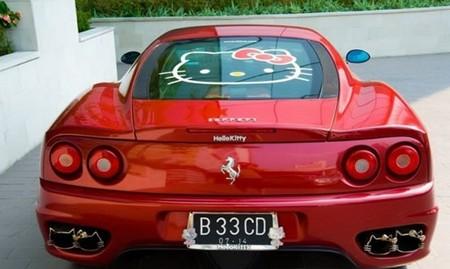 Hello Kitty conquista la Ferrari