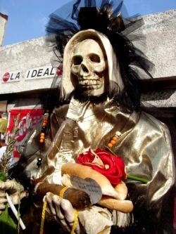 Santa Muerte appare a Tepito, “barrio bravo” di Città del Messico