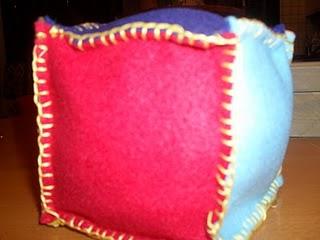 CUBO DEI COLORI IN FELTRO CUBO DEI COLORI IN FELTRO