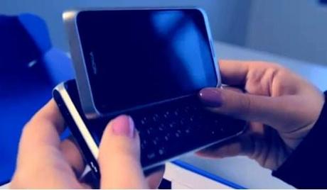 [VIDEO] Unboxing Nokia E7-00