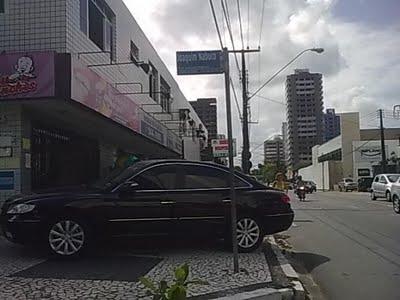 Il marciapiede e delle auto, il rischio è del pedone