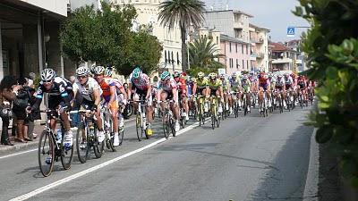 la Milano Sanremo di passaggio da Albissola Marina