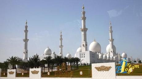 La mia escursione. Dal deserto alla città del futuro, oggi la più ricca del pianeta: Abu Dhabi.