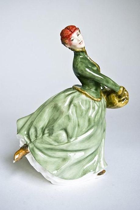 LA BELLA STATUINA DIVENTA MACABRA ...ANZI HORROR