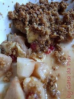 CRUMBLE DI PERE, BANANE... e un Pizzico di Rossa Follia!