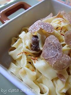 TAGLIATELLE SEMINTEGRALI CON PISTILLI DI ZAFFERANO E BURRO AL TARTUFO