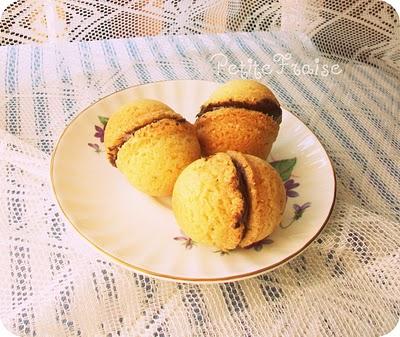 Homemade Baci di Dama and... colorful flowers ♥