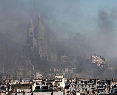 FOTO DEL GIORNO  22 MARZO 2011 : FIAMME AL PIù CELEBRE TEATRO DI PARIGI , PATRIA DEL CAN CAN