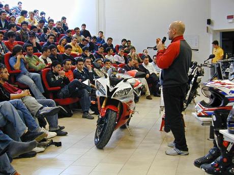 La moto sale in cattedra all'Università