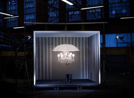 “Marie Coquine Chanelier”: il lampadario con l’ombrello di Philippe Starck