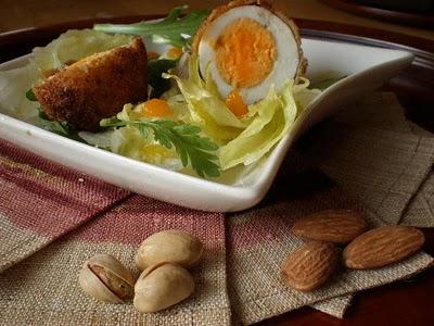 Frittura di uova sode con granella di pistacchio e mandorle