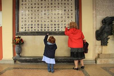 il portico della memoria di Medicina