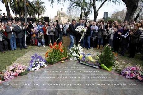 Barcellona: inaugurato il monumento dedicato ai gay