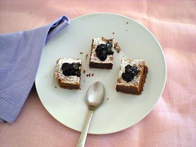 Torta Tenerina con composta di Mirtilli neri