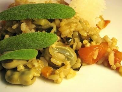 DUE UOVA DI TORTELLINI - RISOTTO DI RISO, MIGLIO E GRANO SARACENO CON FAVE E CIPOLLOTTI - RICE, MILLET AND BUCKWHEAT WITH FAVA BEANS AND SCALLIONS