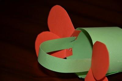 Lavoretto Di Pasqua: Il Cestino Primaverile A Forma Di Fiore