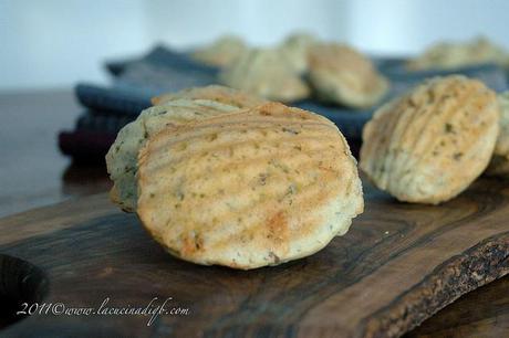 Madeleine con pistacchi, finocchietto e roquefort