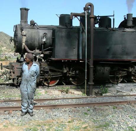 131_eritrea-ferrovia-locomotiva