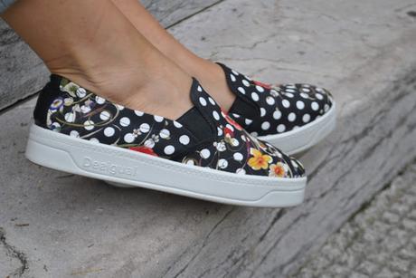 slip on desigual a pois outfit slip on come abbinare le slip on abbinamenti slip on desigual scarpe desigual stampa pois slip on desigual stampa pois e fiori outfit casual scarpe nere a pois bianchi come abbinare i pois abbinamenti pois polka dots slip on how to wear slip on shoes how to combine slip on slip on shoes desigual slip on shoes mariafelicia magno fashion blogger colorblock by felym fashion blog italiani fashion blogger italiane