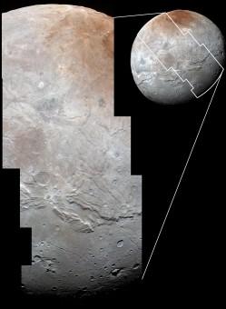 Dettaglio della superficie di Caronte ad alta risoluzione (cliccare per ingrandire). Crediti: NASA / Johns Hopkins University Applied Physics Laboratory / Southwest Research Institute