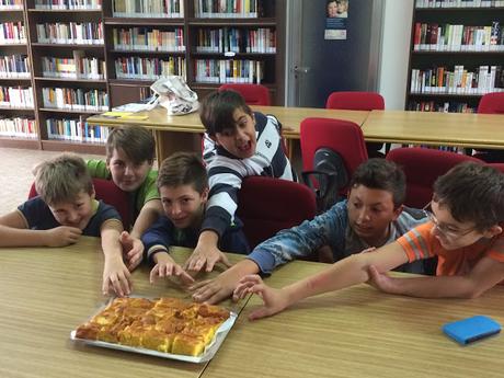 GIUSSAGO (pv). La torta di mele del Confluente fa felici i bambini del doposcuola.