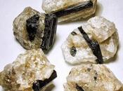 Pietre cristalli, Quarzo tormalinato