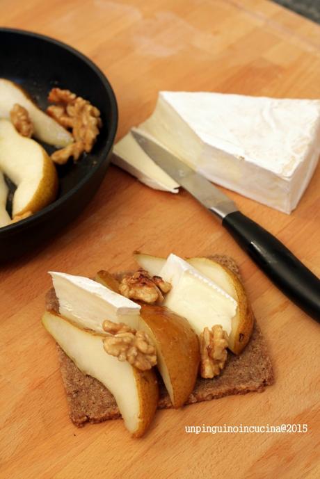 bruschette-pere-caramellate--brie-e-noci