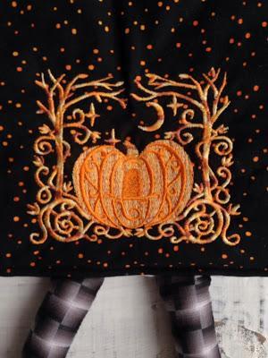 Ricamo una zucca a macchina. Ricamo una zucca a macchina.