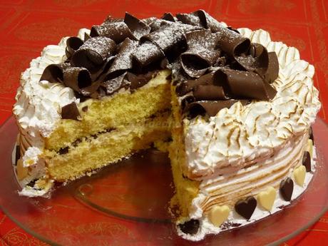 Torta meringata con cioccolato plastico con crema al lemon curd