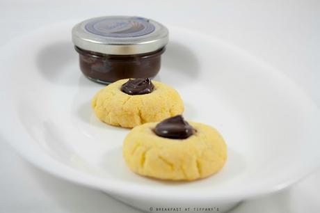 Biscotti con farcia di crema al cacao Venchi / Shortbread cookies with cocoa cream by Venchi