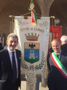 Il vicesindaco di Luino, Alessandro Casali, insieme al presidente del Consiglio regionale lombardo, Raffaele Cattaneo