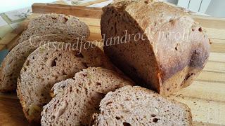 Pane con farina di teff, noci e timo, in MdP