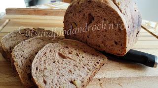 Pane con farina di teff, noci e timo, in MdP