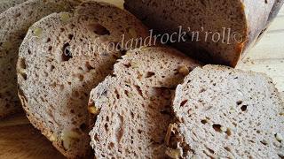 Pane con farina di teff, noci e timo, in MdP