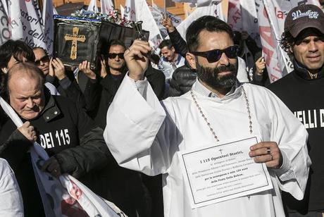 Scandalo Piazza Navona. Si muovono Marino e Sabella. Ma è una farsa: il bando truffa procede così