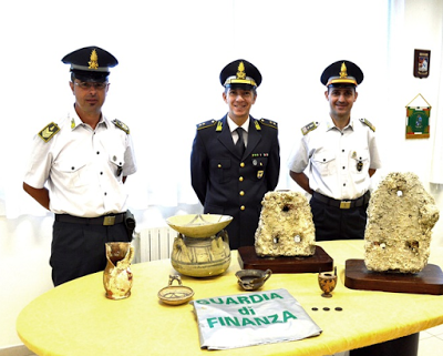 Traffico internazionale di reperti archeologici, 19 arresti e sequestro di preziosi reperti archeologici a Molfetta e in Campania.