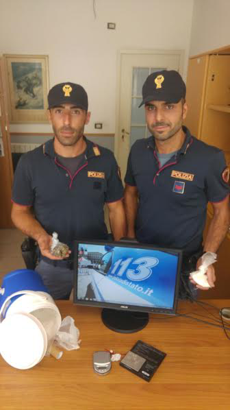 Crotone, droga nascosta in un'auto rubata: in manette 23 enne