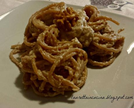 Spaghetti con salsa alle noci