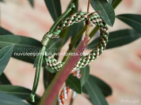 Bracciale in verde e rosa