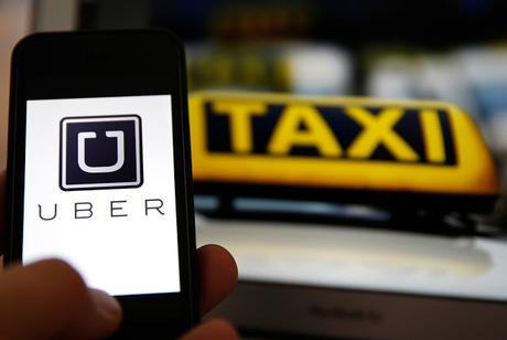 querelle Uber-Taxi vista lato dell'economia. Della serie: 